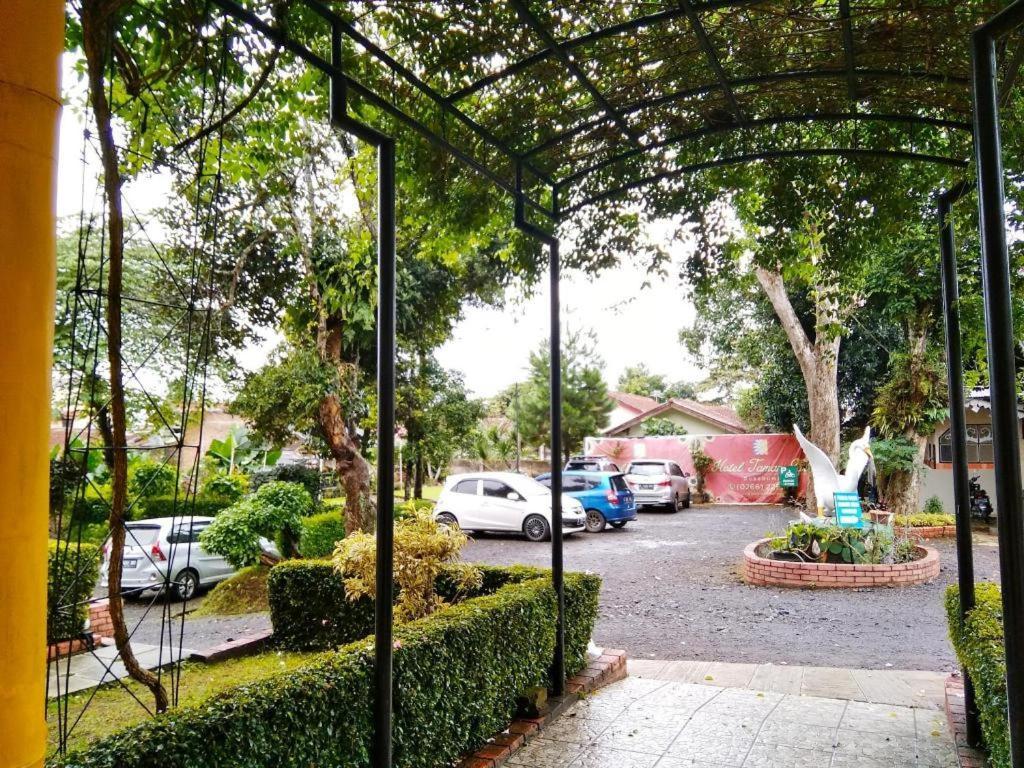 Taman Sari Hotel Dan Resort Sukabumi Zewnętrze zdjęcie