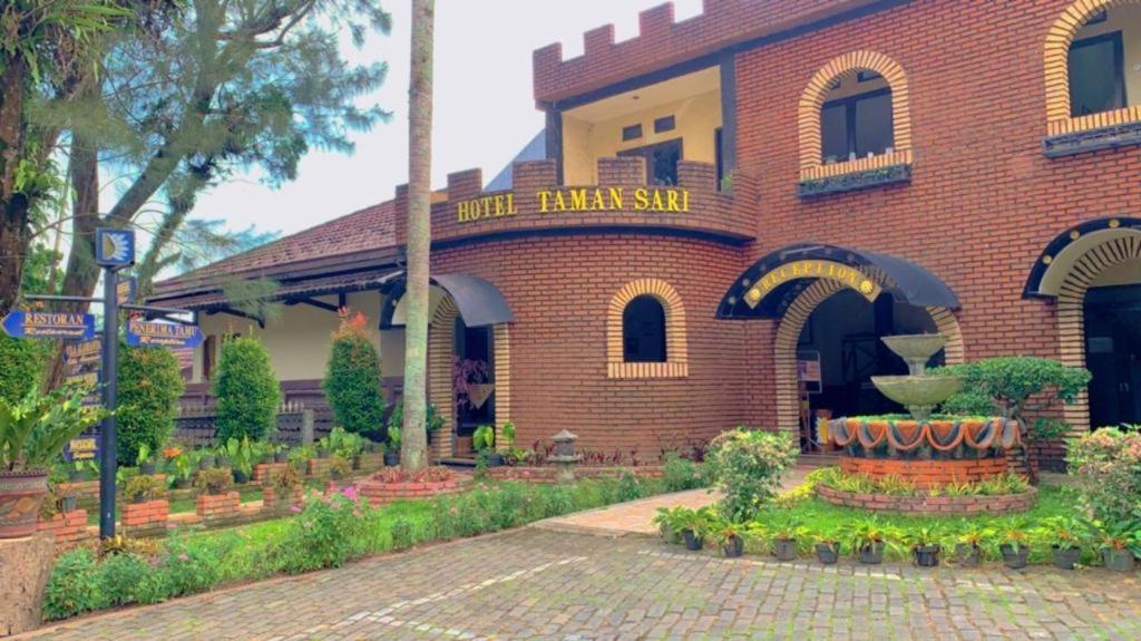 Taman Sari Hotel Dan Resort Sukabumi Zewnętrze zdjęcie