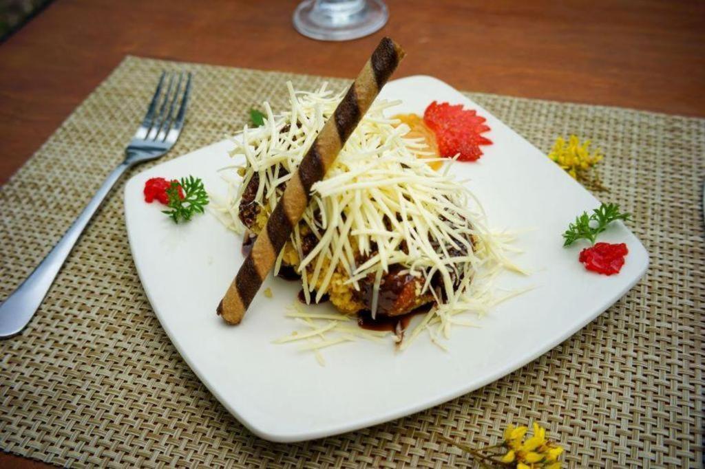 Taman Sari Hotel Dan Resort Sukabumi Zewnętrze zdjęcie