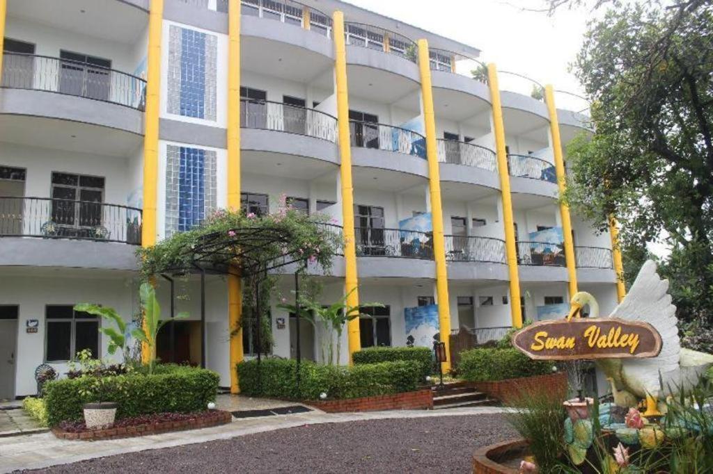 Taman Sari Hotel Dan Resort Sukabumi Zewnętrze zdjęcie