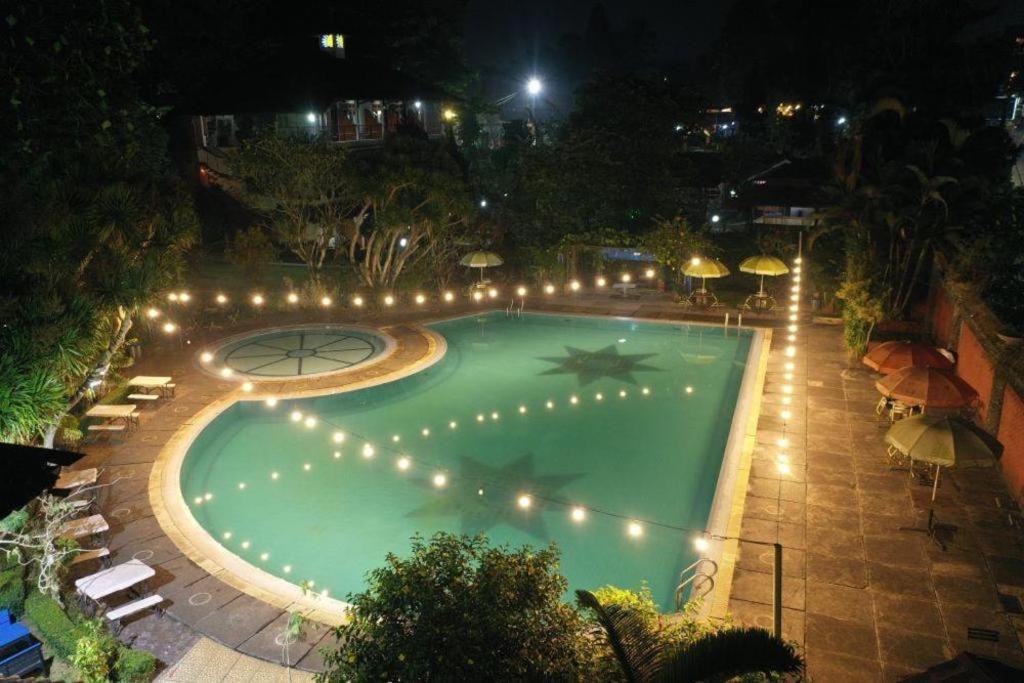 Taman Sari Hotel Dan Resort Sukabumi Zewnętrze zdjęcie
