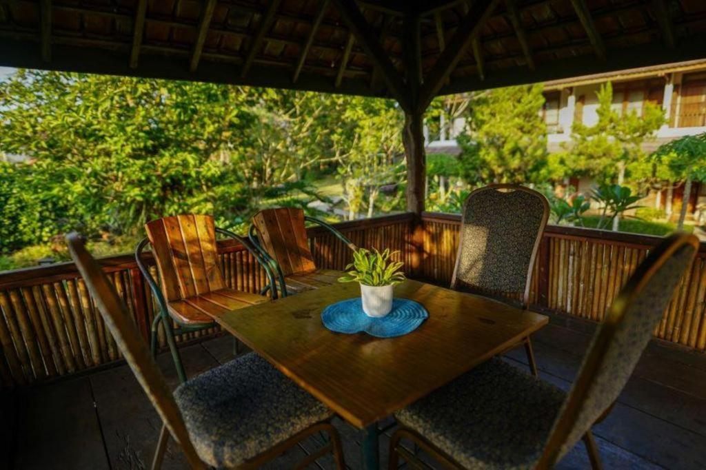 Taman Sari Hotel Dan Resort Sukabumi Zewnętrze zdjęcie